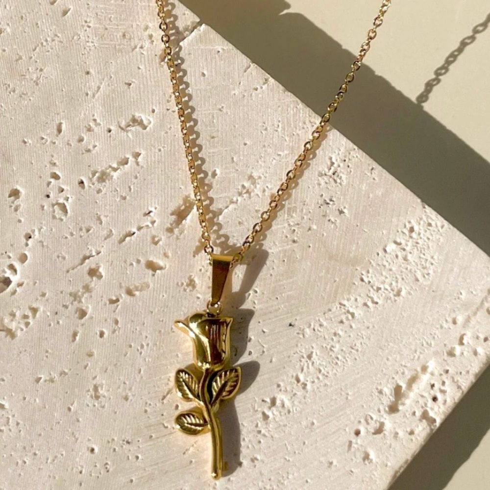 Waterproof rose necklace - Picture 2 of 5